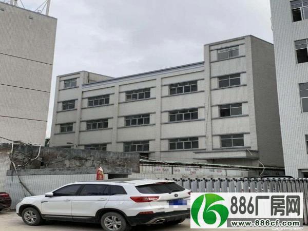 该厂房位于常平袁山贝工业区，三楼450平方米，2T电梯直达