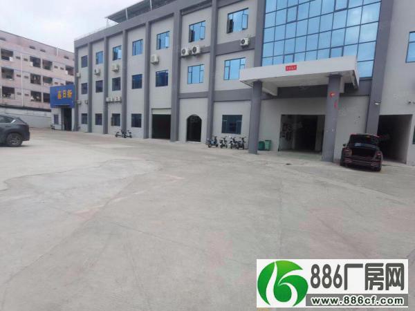 
黄江镇高速出口附近新出标准厂房一楼1200平米低价出租

