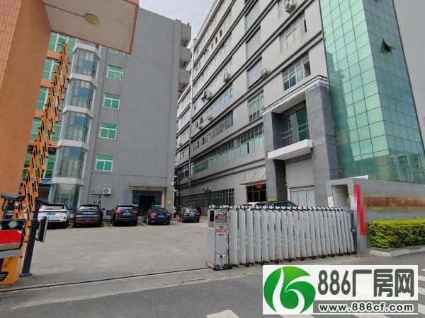 
东莞市黄江镇标准厂房楼上1200平，现成办公室装修，拎包生产


