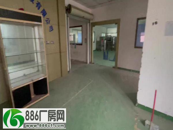 
黄江镇临深二楼整层2400平低价出租有办公室好招工

