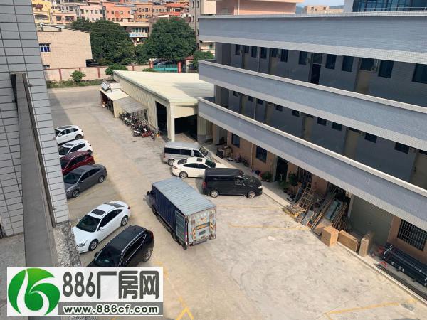 
黄江镇成熟工业园区内三楼1200平方米出租（带装修）

