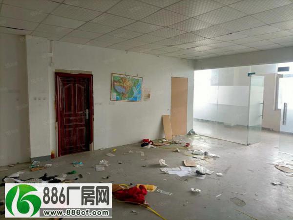 
黄江镇135平方小型工业厂房出租现成装修标准货梯办公直播仓库

