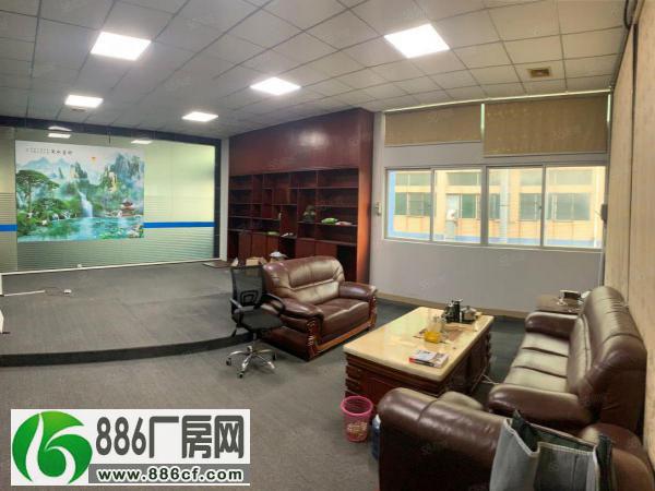 
长安镇乌沙靠近深圳新出2楼700平精装修带航车办公室厂房出租

