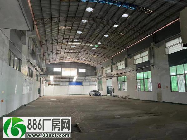 
容桂容边新出一层厂房689平，带房产证，现成水电装修到车间。

