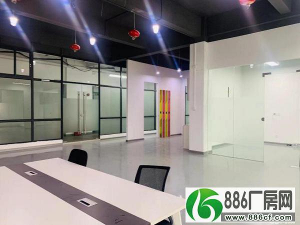 
办公室396平方带装修出租，层高4.5米，特价60元平方月

