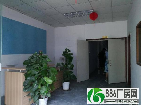 		龙华民治新出带装小面积办公厂房260平方出租。	
