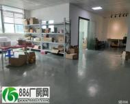 
坂田上雪科技园东区楼上精装办公室厂房550平出租。

