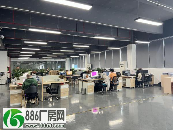 
福永地铁口楼上2000平精装修厂房500平起可分租原房东物业

