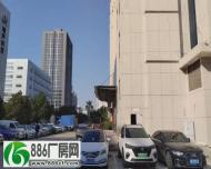 
龙岗坂田地铁口科技大厦新出楼上500平带家私办公室出租

