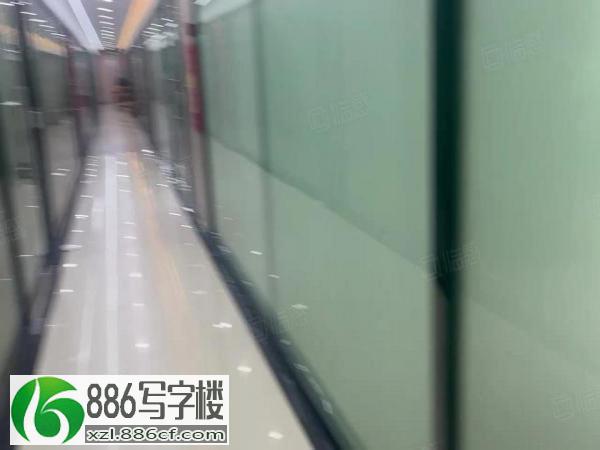 坂田五和地铁口89平方精装办公室出租，带2个隔间。