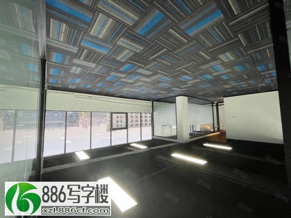 坂田雪象地铁口300平方精装办公室出租，带5个隔间