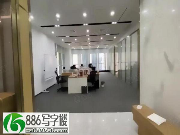 坂田雪象地铁口 300精装办公室出租 带家私拎包即可！