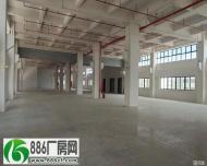 东凤8元标准厂房出租，免租期2个月。高度5.5米，有办公室